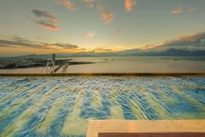 Wyndham Danang Golden Bay - Free Shuttle Bus to Beach