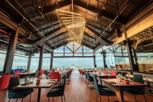 Wyndham Danang Golden Bay - Free Shuttle Bus to Beach