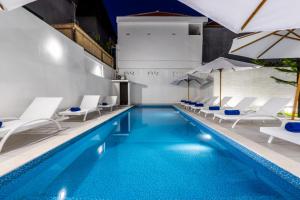 Luxury minimalist villa White Angel in Seminyak, sleeps 21 people in total