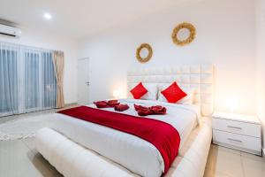 Luxury minimalist villa White Angel in Seminyak, sleeps 21 people in total