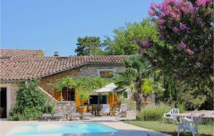 Maisons de vacances Awesome Home In La Batie Rolland With Outdoor Swimming Pool, Private Swimming Pool And 3 Bedrooms : photos des chambres