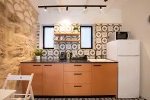 PORT CITY HAIFA - Vintage 1 Bdrm Garden next to Rambam - Bat Gallim