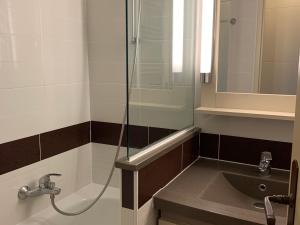 2 Pièces avec Terrasse et Piscine à Saint-Raphaël - FR-1-504-612