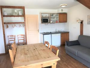 Chalets Chalet La Joue du Loup, 3 pieces, 8 personnes - FR-1-504-616 : photos des chambres