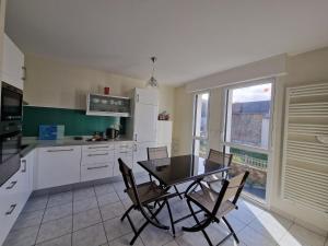 Maisons de vacances Nice apartment 50m from the beach with balcony and parking, Pleneuf-Val-Andre : photos des chambres