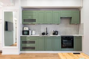 Jungle Escape - Luxe 1-BR Haven in Bucharest