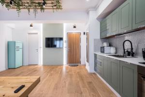 Jungle Escape - Luxe 1-BR Haven in Bucharest