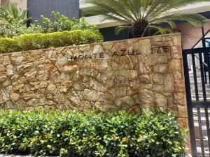 Apartamento em Pitangueiras - 100 metros da praia