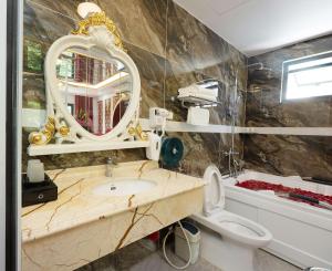 Phòng có giường cỡ King với Bồn tắm Spa (King Room with Spa Bath)