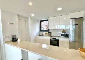 Luxury 3 Bedroom Apartment 300m from the Beach