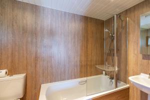 Lady Galloway 27 with Hot Tub