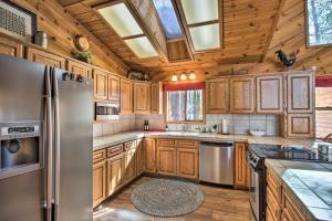 Pinetop Cabin with Private Patio on Eighth Green!