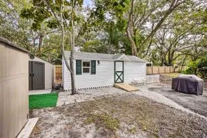 Tropical Palm Harbor Studio Walk to Gulf! - Ozona