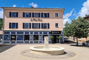 Hotels Le Place Neuve : photos des chambres