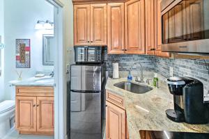 Naples Studio Near Everglades with Marina!