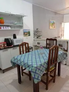 Casa com estacionamento coberto, localizada em Vila Sahy - 巴拉-沙希
