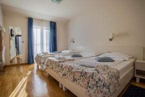 Triple Room with Balcony room in Hotel Pleter