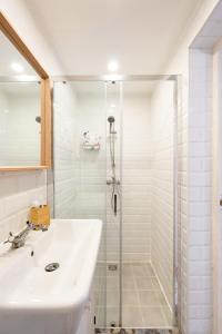 Modern stylish apartment @ Superb central location