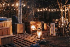 Biniște -Tiny House by the river