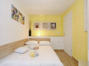 Sunny Stone Apartment with Free Parking