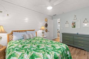 Fanta Sea - Private Seasonal Hot Tub, Game Room, Walk to Beach, Pets OK, & More!