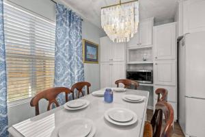 Fanta Sea - Private Seasonal Hot Tub, Game Room, Walk to Beach, Pets OK, & More!