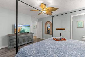 Fanta Sea - Private Seasonal Hot Tub, Game Room, Walk to Beach, Pets OK, & More!