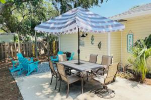 Fanta Sea - Private Seasonal Hot Tub, Game Room, Walk to Beach, Pets OK, & More!