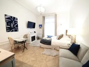 LE PALAIS DES PARCS - Chic - Centre Ville - Face au Parc - 阿列河畔美岸