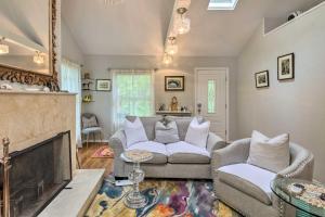 Cute East Hampton Cottage w Patio - Walk to Beach