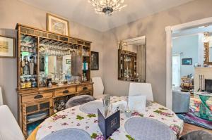 Cute East Hampton Cottage w Patio - Walk to Beach