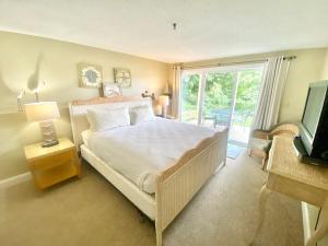 One-Bedroom Apartment room in Village By The Sea