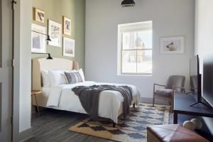 Studio (Self Check-in with Virtual Front Desk) room in Sonder at The Altmayer