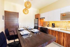 Near Beach+Jungle Views. King bed+220 megs+2 bikes