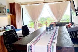 Near Beach+Jungle Views. King bed+220 megs+2 bikes