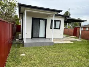 Fragrant Home-68A Brand New 2 rooms House with beautiful private garden and entrance,5G wifi - Doonside