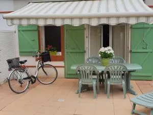 Maison de Vacances à La Tranche-sur-Mer avec Piscine, à 350m de la Plage, 4 Couchages - FR-1-22-170 - La Tranche-sur-Mer