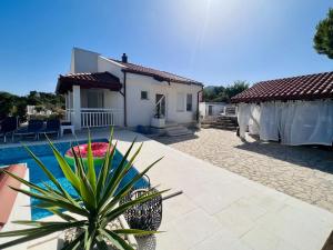 Family friendly house with a swimming pool Janjina, Peljesac - 19594