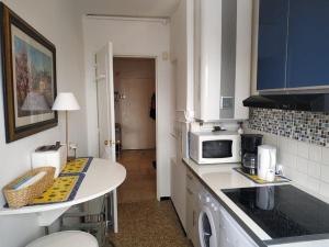 Appartement 1er étage avec parking, proche plage et commerces, Hyères - FR-1-335-165
