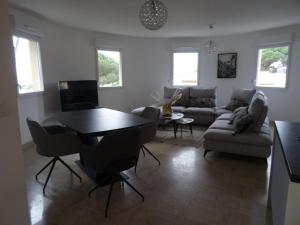 Appartement spacieux à Hyères avec piscine, climatisation et Wi-Fi - FR-1-335-156