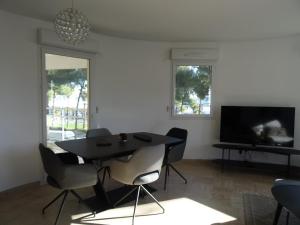 Appartement spacieux à Hyères avec piscine, climatisation et Wi-Fi - FR-1-335-156