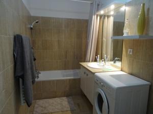 Appartement spacieux à Hyères avec piscine, climatisation et Wi-Fi - FR-1-335-156