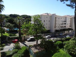 Studio Cabine à Hyères : piscine, proche port, plages et aéroport, parking inclus - FR-1-335-171