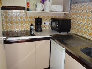 Studio Cabine à Hyères : piscine, proche port, plages et aéroport, parking inclus - FR-1-335-171