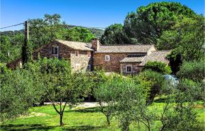 Maisons de vacances Nice home in St, Andr dOlrargues with Outdoor swimming pool, 2 Bedrooms and WiFi : photos des chambres