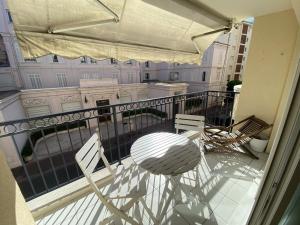 1 Bed apt center Cannes conference center - 2005