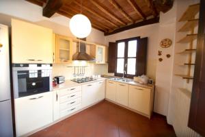 Serena Apartment, Cosy Close Center Town