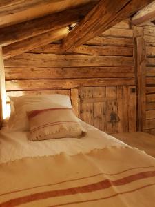 Maisons d'hotes Aux fermes de la Croix, Maison d'hotes, Spa : Chambre Familiale avec Salle de Bains Privative