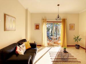 Theos Apartment by LovelyStay