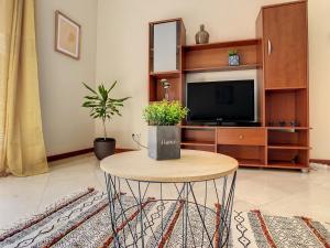 Theos Apartment by LovelyStay